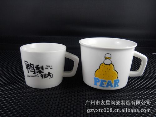 陶瓷杯厂家批发 陶瓷卡通带盖牵手杯 情侣杯马克杯 创意杯牛奶杯